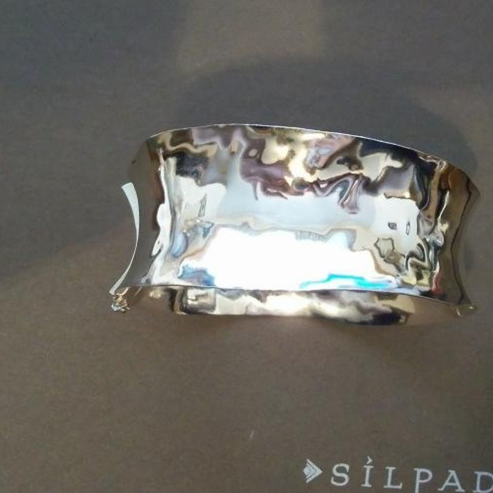 B2260 Silpada Sterling Hinged Bangle bracelet